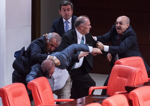TBMM'Yİ RİNGE ÇEVİRDİLER 9