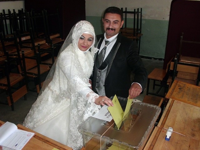 CUMHUR REİSİNİ SEÇTİ 11