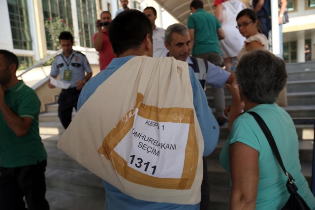 CUMHUR REİSİNİ SEÇTİ 113
