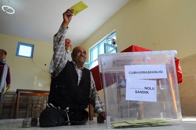 CUMHUR REİSİNİ SEÇTİ 14