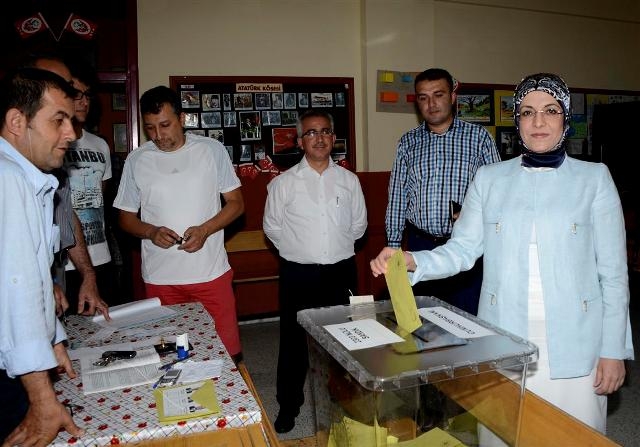CUMHUR REİSİNİ SEÇTİ 19