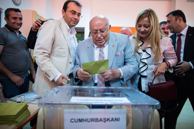 CUMHUR REİSİNİ SEÇTİ 22