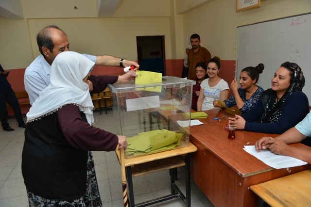 CUMHUR REİSİNİ SEÇTİ 31