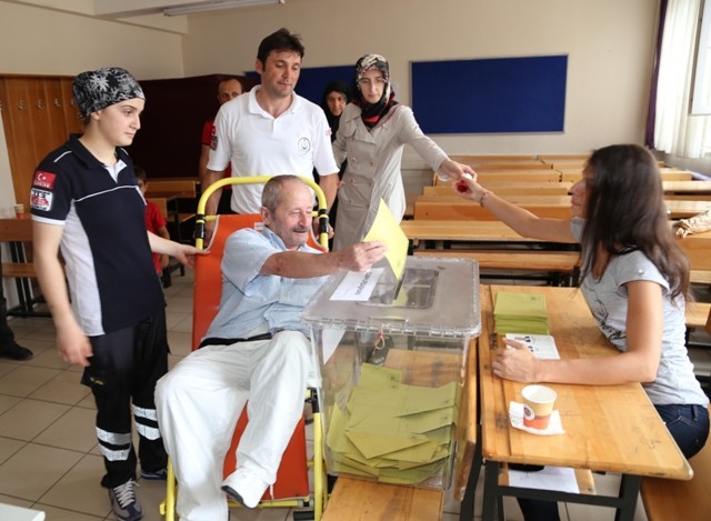 CUMHUR REİSİNİ SEÇTİ 41