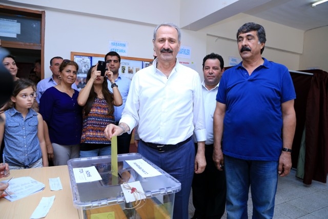 CUMHUR REİSİNİ SEÇTİ 46