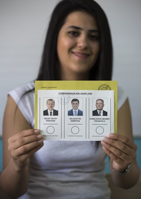 CUMHUR REİSİNİ SEÇTİ 49