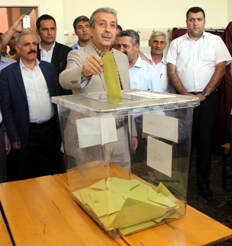 CUMHUR REİSİNİ SEÇTİ 57