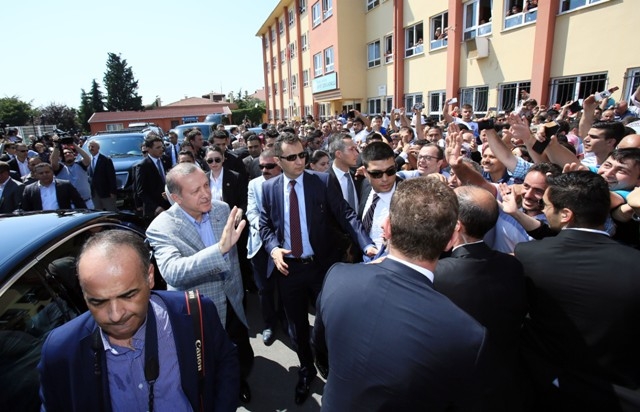 CUMHUR REİSİNİ SEÇTİ 64