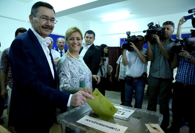 CUMHUR REİSİNİ SEÇTİ 77