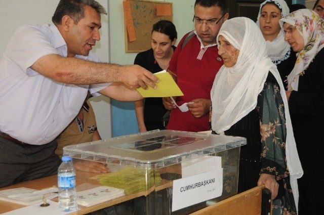 CUMHUR REİSİNİ SEÇTİ 79