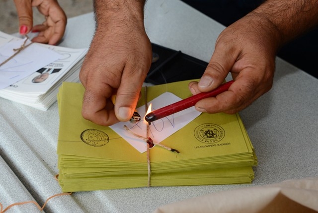 CUMHUR REİSİNİ SEÇTİ 82