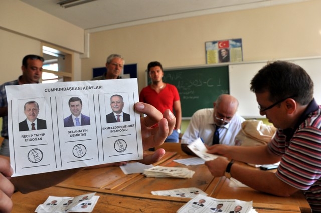 CUMHUR REİSİNİ SEÇTİ 90