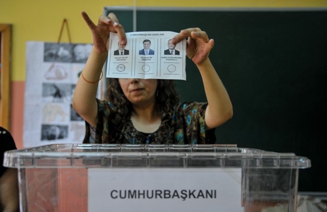 CUMHUR REİSİNİ SEÇTİ 92
