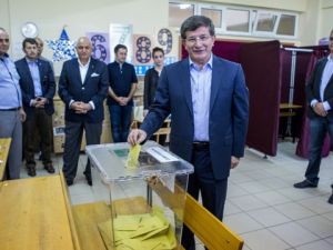 CUMHUR REİSİNİ SEÇTİ