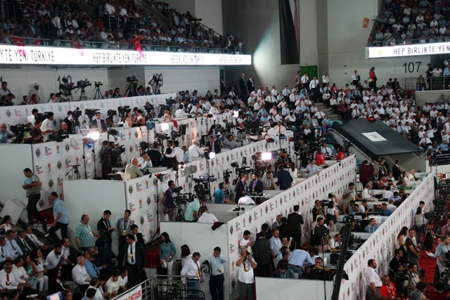 AK PARTİ 1. OLAĞANÜSTÜ KONGRESİ 137