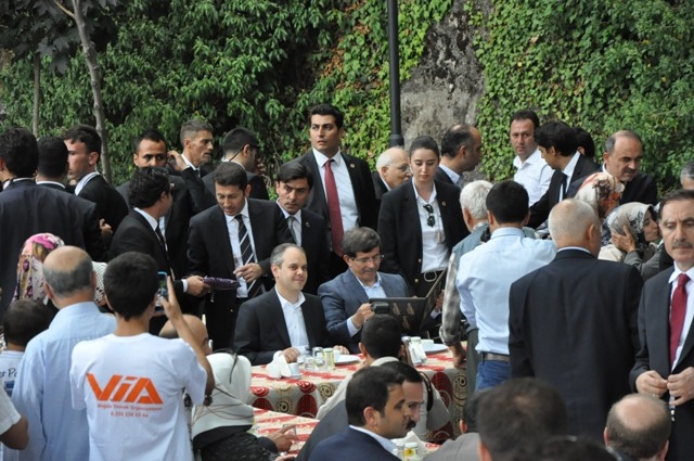BAŞBAKAN DAVUTOĞLU BABA OCAĞINDA 6