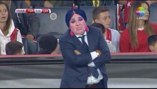 Sosyal medyada yeni çılgınlık: Nur Yerlitaş capsleri 1