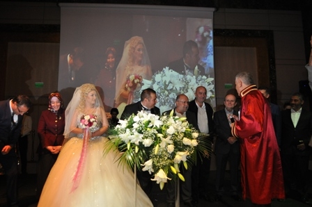 Aslı ile Mehmet Han evlendiler...İŞTE O KARELER 28