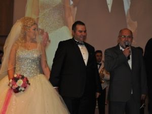 Aslı ile Mehmet Han evlendiler...İŞTE O KARELER