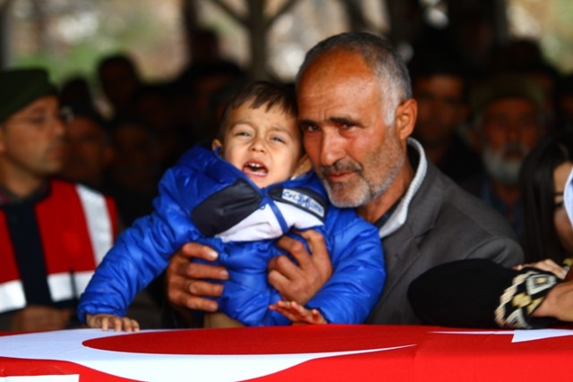 ANA YÜREĞİ NASIL DAYANSIN? 351