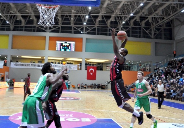UŞAK SPORTİF:82-TORKU KONYASPOR BASKET:86 11