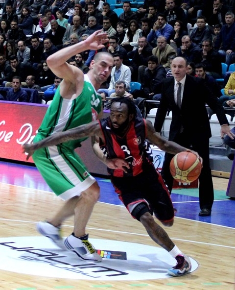 UŞAK SPORTİF:82-TORKU KONYASPOR BASKET:86 6