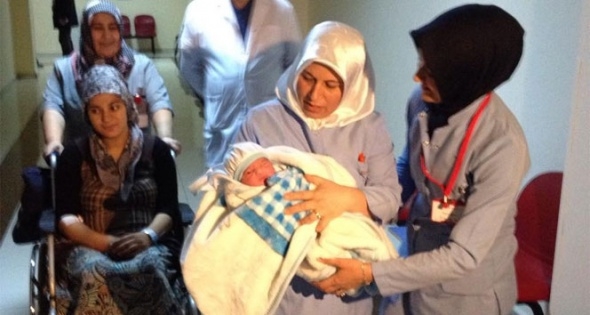 İşte yeni yılın ilk bebekleri
