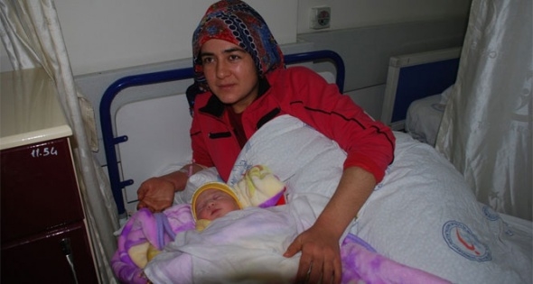 İşte yeni yılın ilk bebekleri 5