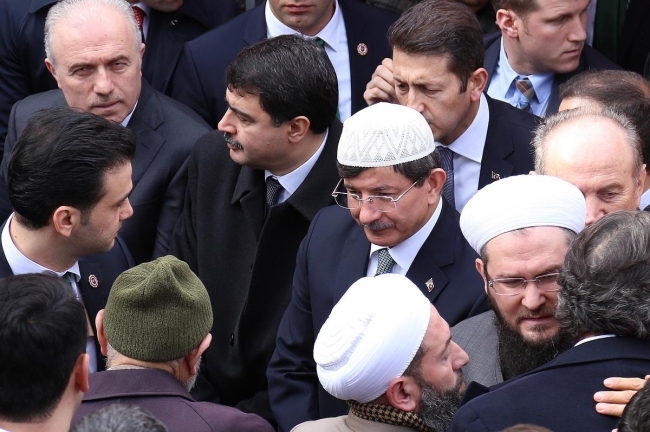 Davutoğlu o cenazeye katıldı 5