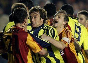 En ünlü futbolcu kavgaları 11