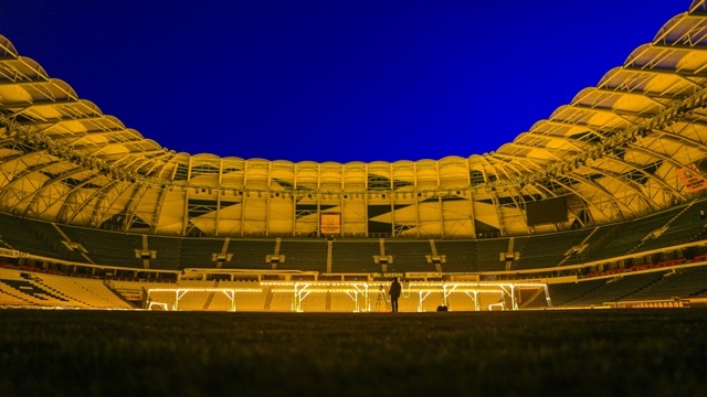 Torku Arena'da çimler solaryum ile esmerleşiyor 11
