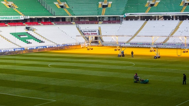 Torku Arena'da çimler solaryum ile esmerleşiyor 13