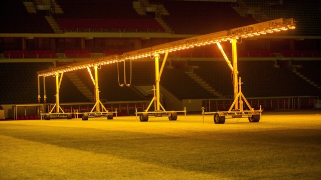 Torku Arena'da çimler solaryum ile esmerleşiyor 14