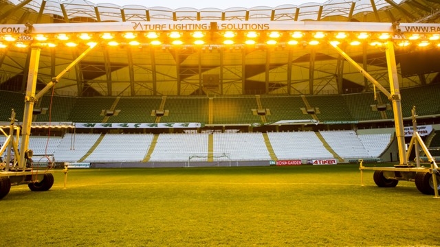 Torku Arena'da çimler solaryum ile esmerleşiyor 5