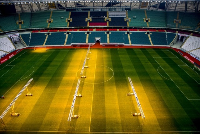 Torku Arena'da çimler solaryum ile esmerleşiyor 6