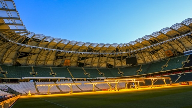Torku Arena'da çimler solaryum ile esmerleşiyor 7