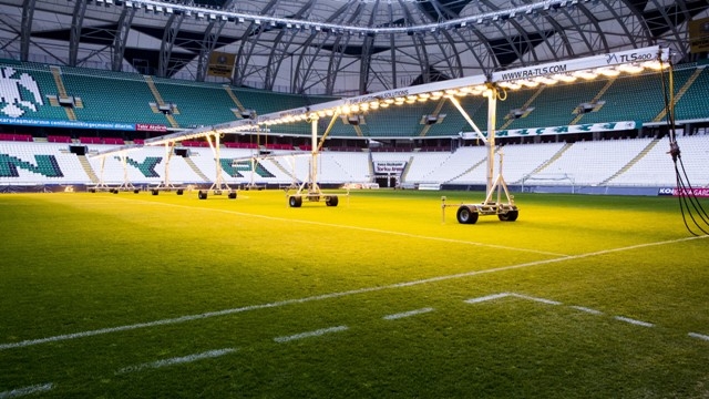 Torku Arena'da çimler solaryum ile esmerleşiyor 8