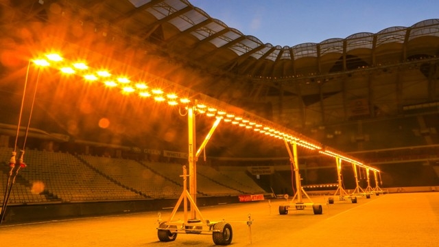 Torku Arena'da çimler solaryum ile esmerleşiyor 9