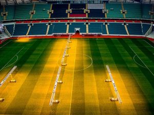 Torku Arena'da çimler solaryum ile esmerleşiyor