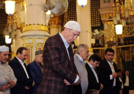 MESCİD-İ NEBEVİ'DE NAMAZ KILDI 13