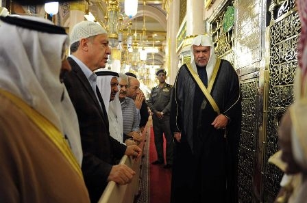 MESCİD-İ NEBEVİ'DE NAMAZ KILDI 15