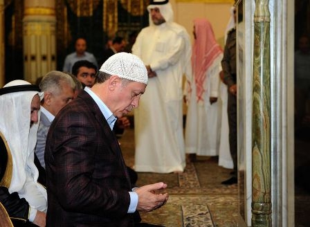 MESCİD-İ NEBEVİ'DE NAMAZ KILDI 16