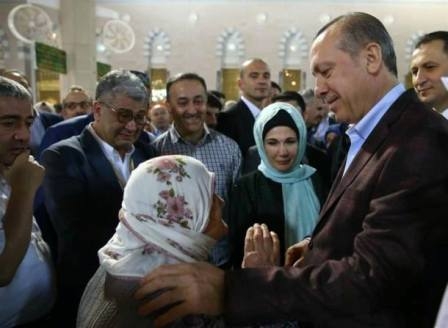 MESCİD-İ NEBEVİ'DE NAMAZ KILDI