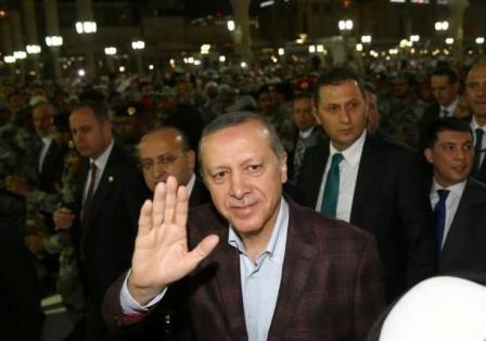MESCİD-İ NEBEVİ'DE NAMAZ KILDI