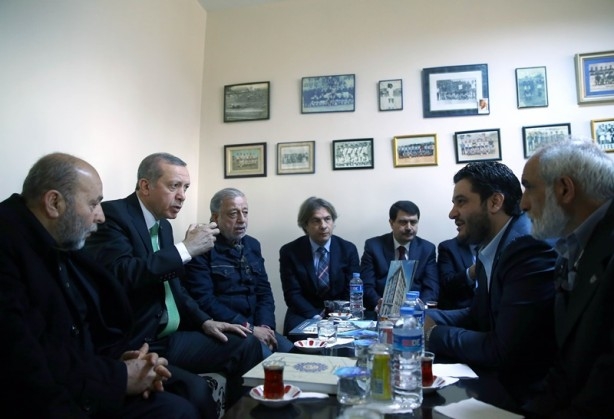 Cumhurbaşkanı Erdoğan formasını giydiği kulubü ziyaret etti 1