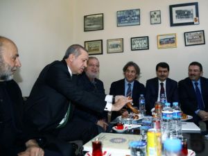 Cumhurbaşkanı Erdoğan formasını giydiği kulubü ziyaret etti