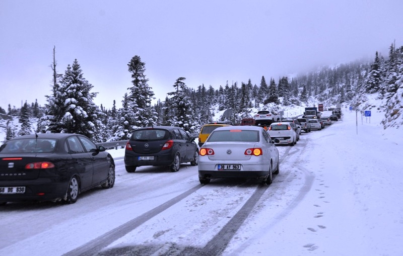 KONYA'DA NİSAN AYINDA KAR MANZARALARI 17