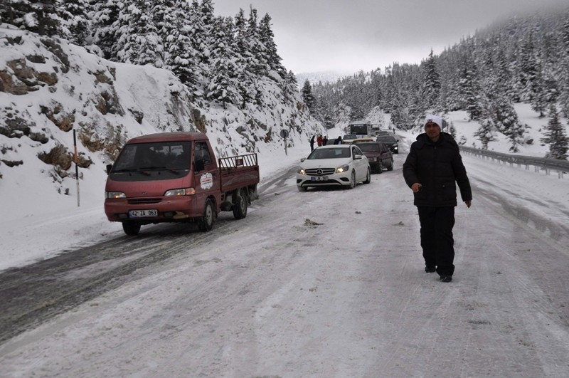 KONYA'DA NİSAN AYINDA KAR MANZARALARI 19
