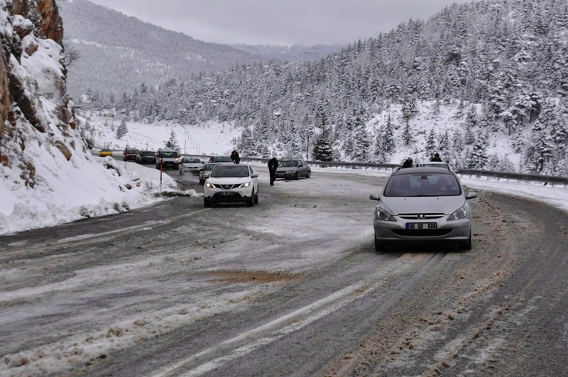KONYA'DA NİSAN AYINDA KAR MANZARALARI 24