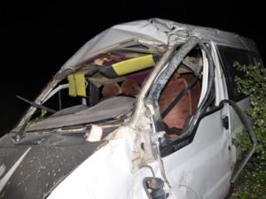 Konya'da işçileri taşıyan minibüs devrildi: 3 ölü, 12 yaralı